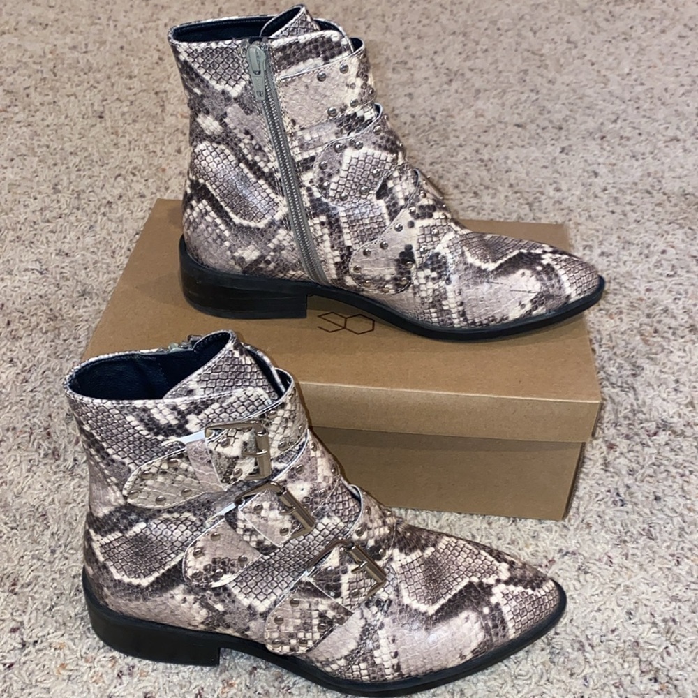 Steven by Steve Madden Harmon Triple Buckle Studded
Bootie Womens 7.5